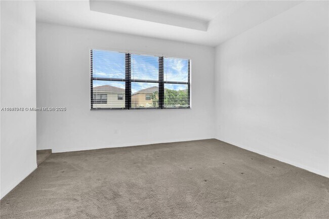 Building Photo - 673 NE 191st St