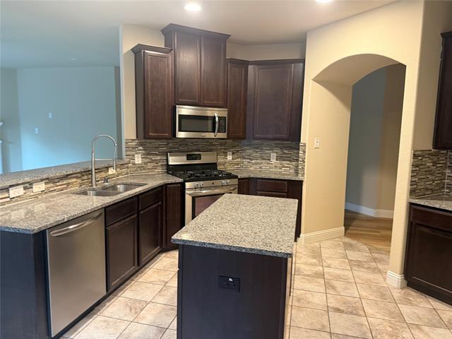 Building Photo - 15616 Leadenhall St