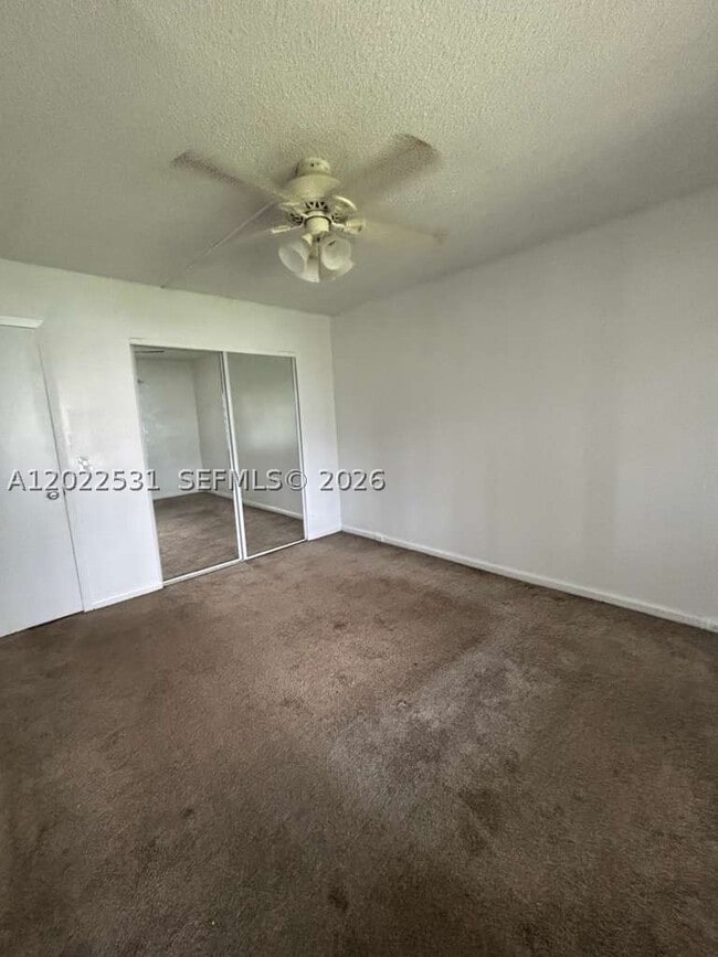 Building Photo - 531 Fanshaw N