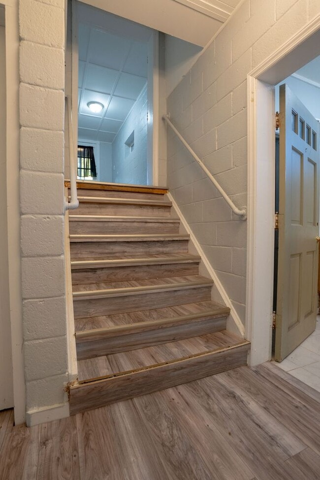 Building Photo - Spacious country flat