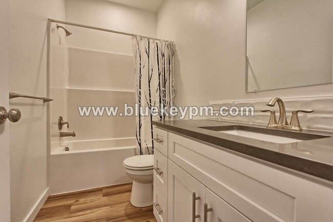 Building Photo - 3 Bed, 2 Bath Home in Woodland with Large Yard