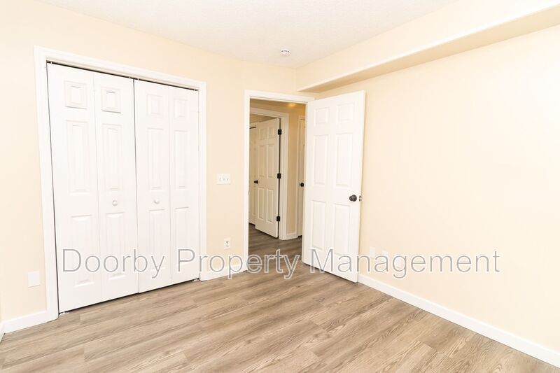 Building Photo - 2425 Ashmore Ave