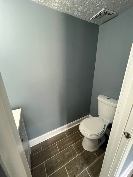 Building Photo - 7560 Taylor Rd