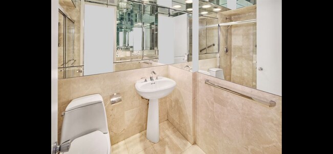 Building Photo - 7004 Boulevard E