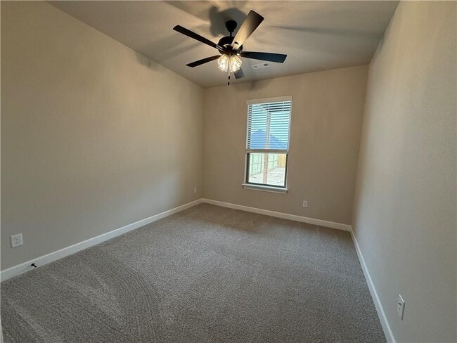 Building Photo - 1900 Farmer St