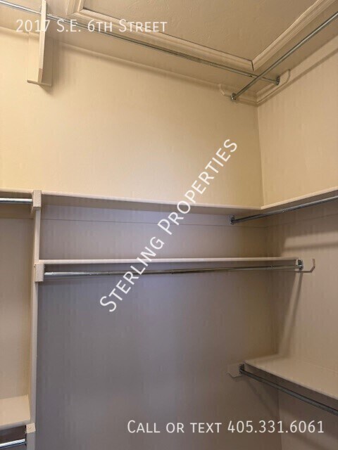 Building Photo - 2017 SE 6th St