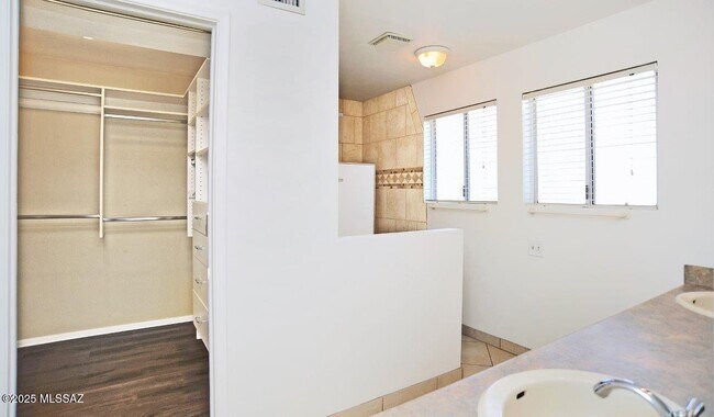 Building Photo - 4741 W Red Wolf Dr
