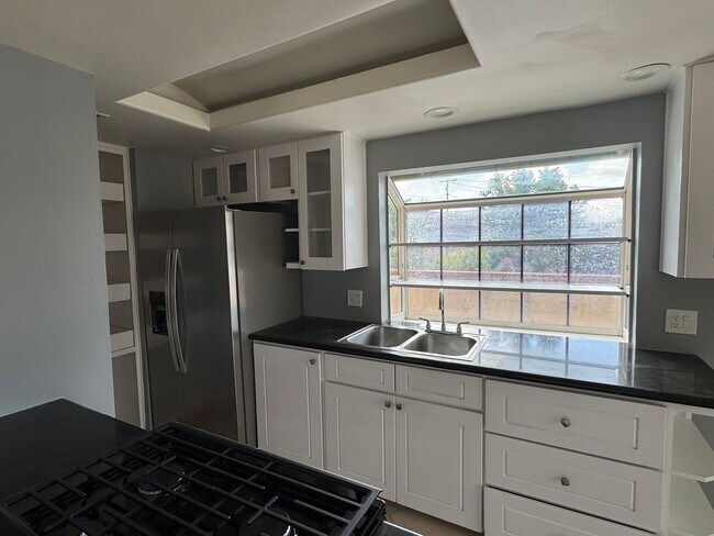 Building Photo - BEAUTIFUL TWO BEDROOM/ONE BATH HOME!