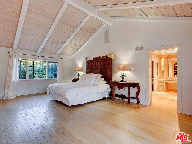 Building Photo - 6315 Bonsall Dr