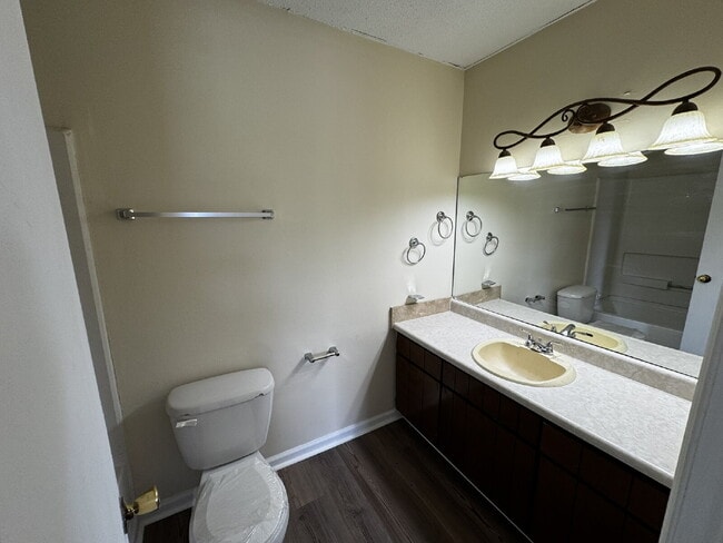 Building Photo - Townhouse for Rent