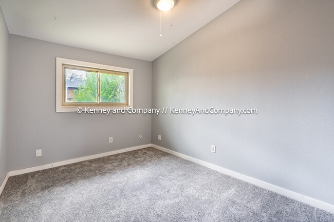 Building Photo - 1421 Querida Dr