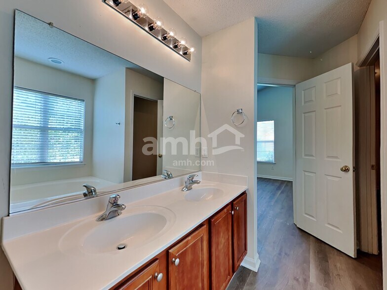 Building Photo - 530 Beverly Dr