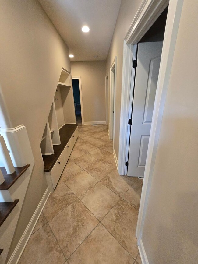 Building Photo - Luxury 4-Bedroom Home with Outdoor Oasis i...