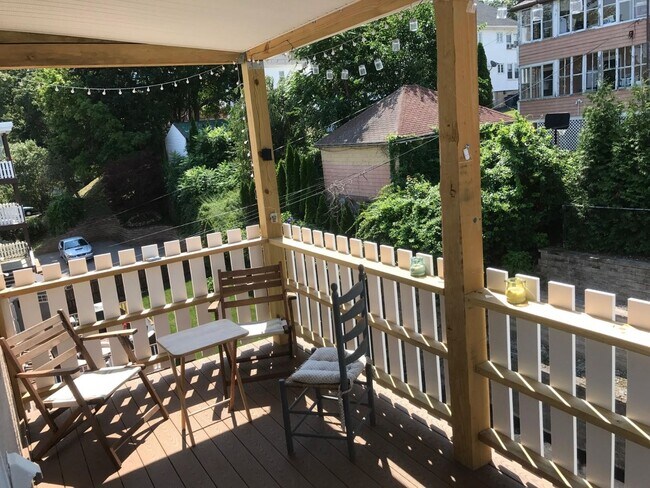 Building Photo - No Brokers Fee, In-Unit Washer and Dryer, Parking Included