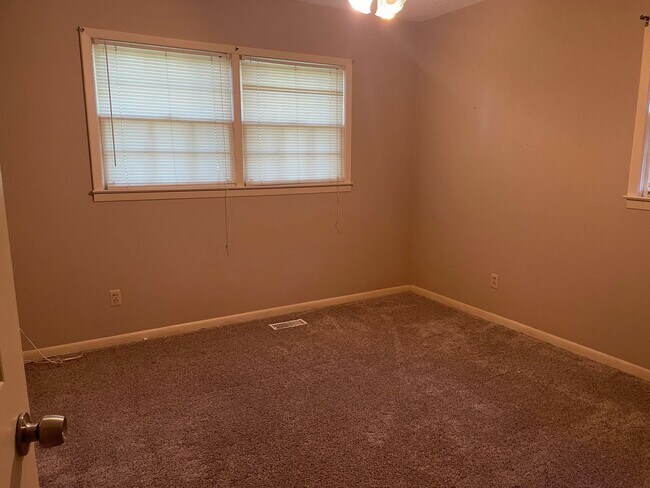 Building Photo - 3 Bedroom Home in North Lowndes County