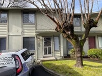 Building Photo - Very Nice 3 Bedroom 2.5 Bathroom Townhome