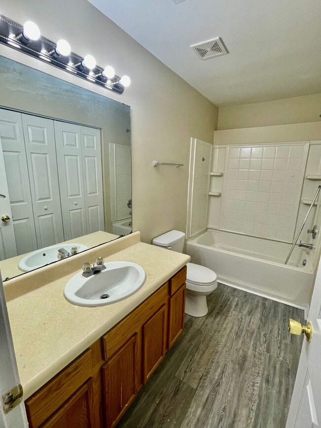 Building Photo - Come see this beautiful 2 Story 4 bedroom 2.5 bath 1 Car garage home