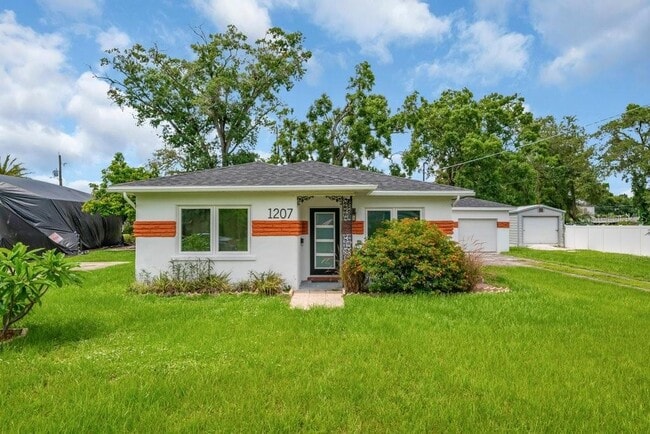 Primary Photo - 1207 W Adalee St