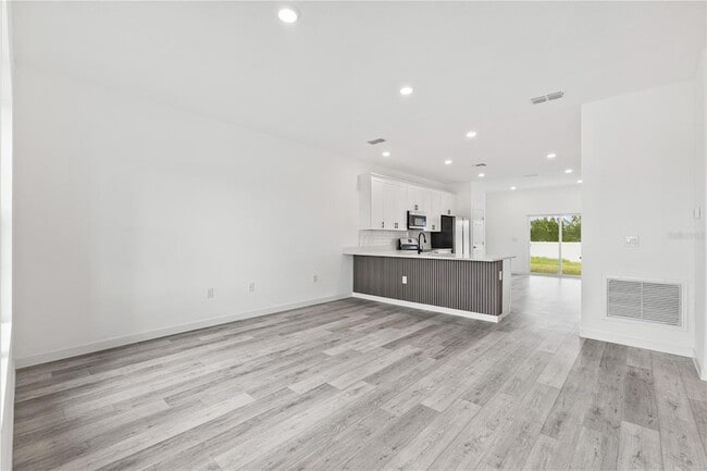 Building Photo - 835 Colville Dr