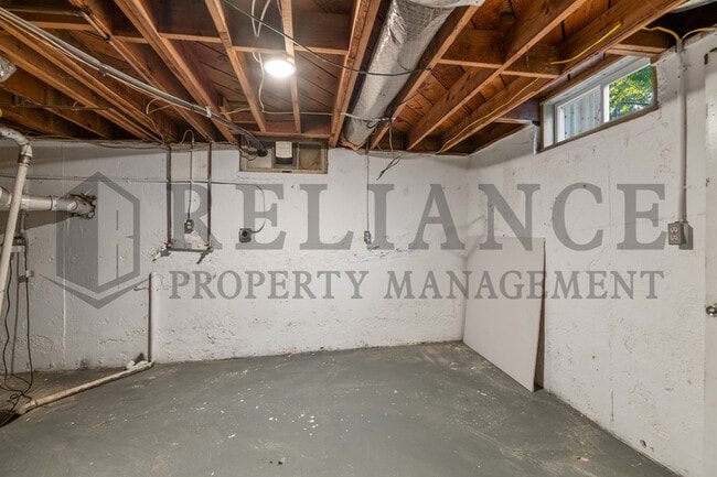 Building Photo - 2548 N Somerset Ave