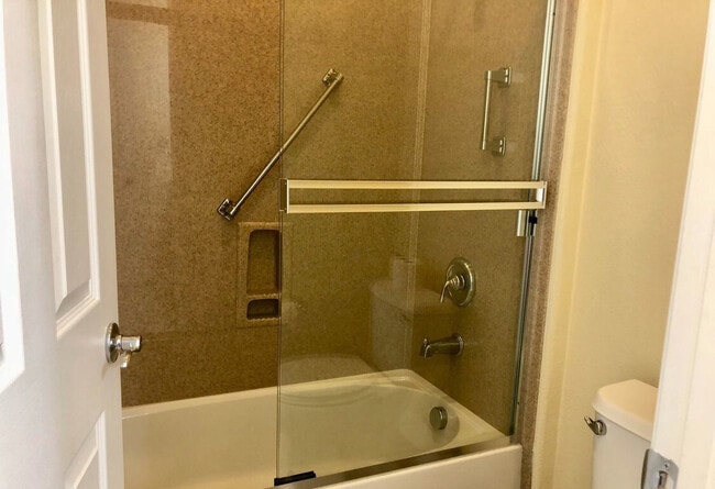 Building Photo - 1541 Biarritz St