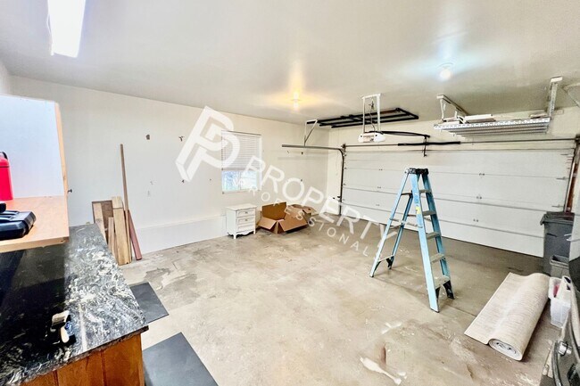 Building Photo - 143 Current Dr