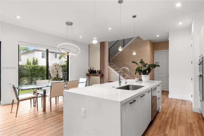 Building Photo - 4301 NW 81st Ct