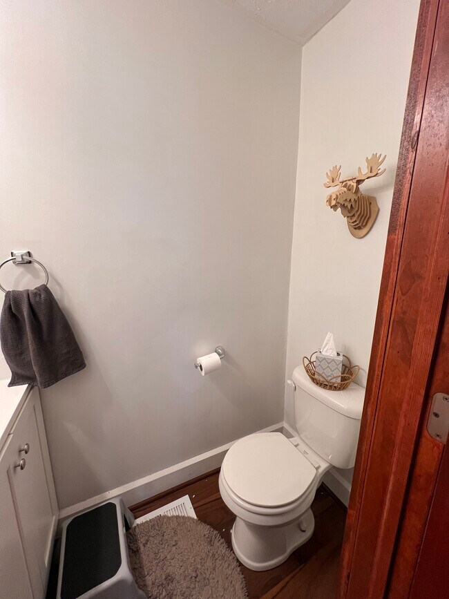 Building Photo - 433 N Randall St