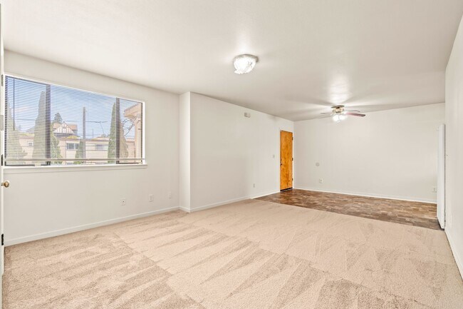 Building Photo - Freshly Updated 3 Bedroom: Utilities Paid,...