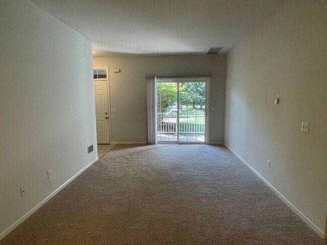 Building Photo - Shelby TWP 2-BR, 2-BA with Attached Garage, Lower Unit, Immediate Occupancy