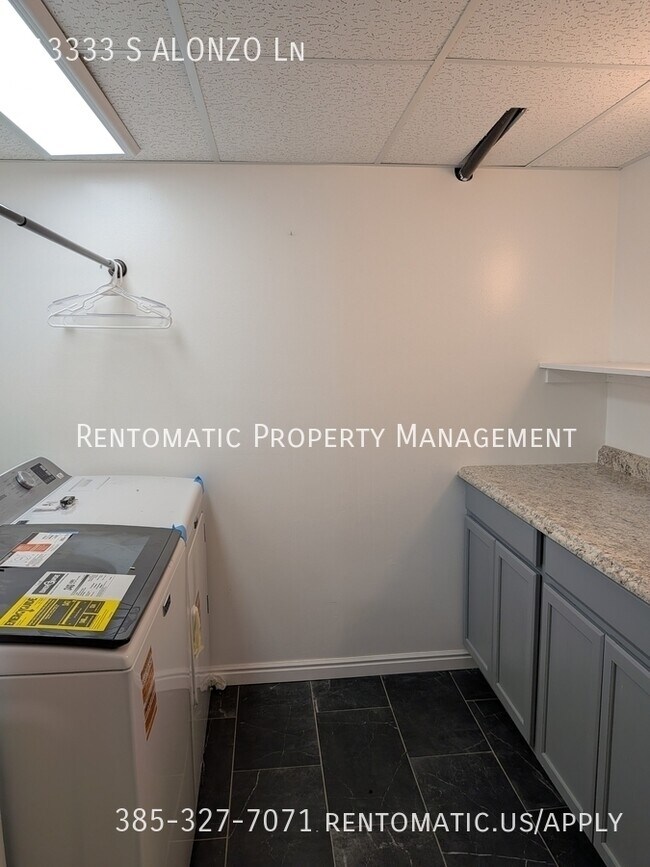 Building Photo - 13333 Alonzo Ln