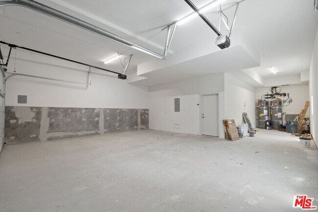 Building Photo - 2521 S Orange Dr