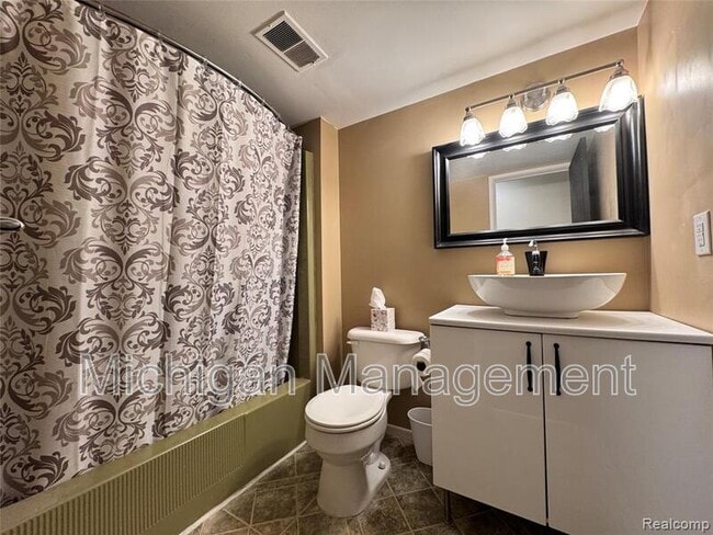 Building Photo - 2150 Pauline Blvd