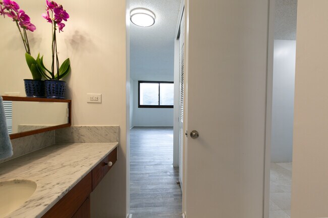 Building Photo - 250 Kawaihae St