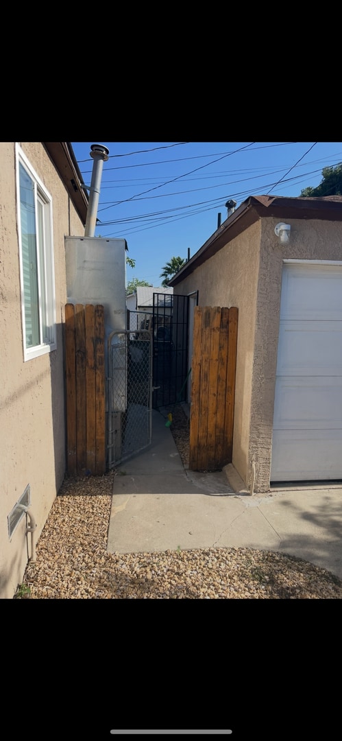 Building Photo - 1 Bed | 1 Bath | 400 Sq Ft | Studio/ADU