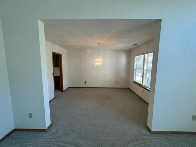 Building Photo - 3 Bedroom 2 Bathroom with a Bonus Room and Pool in the El Diamante School District!