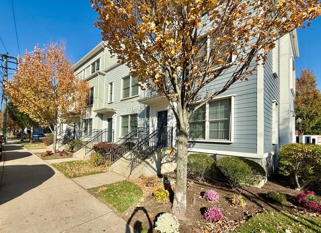 Primary Photo - 72 Merrell Ave