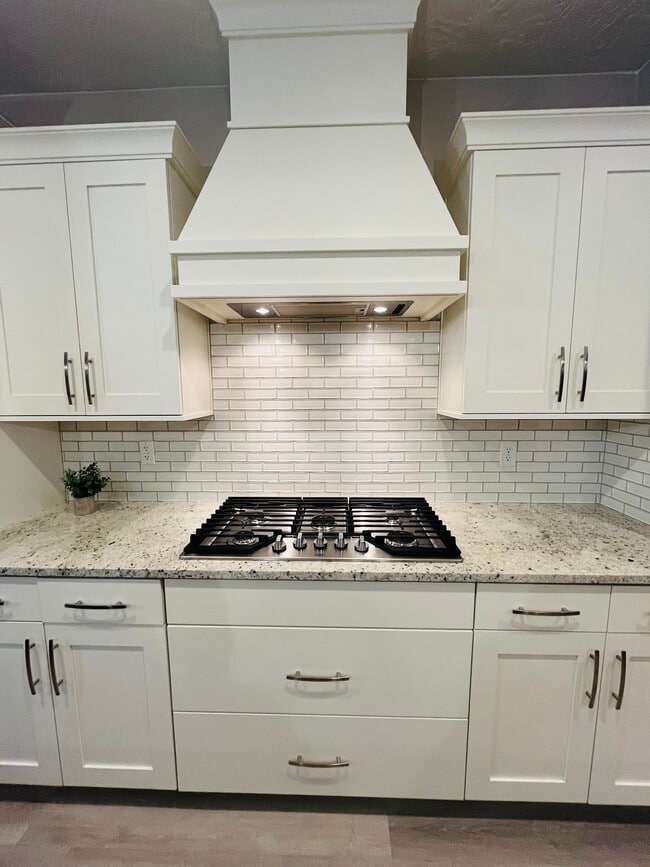 Building Photo - 2721 Hazel Dr