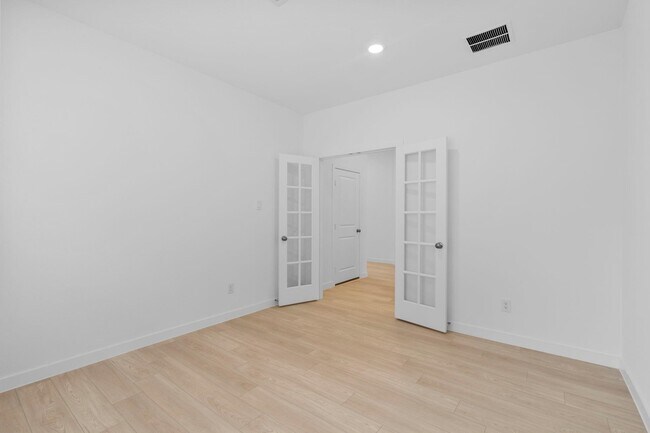 Building Photo - 2716 Pne Blf Dr