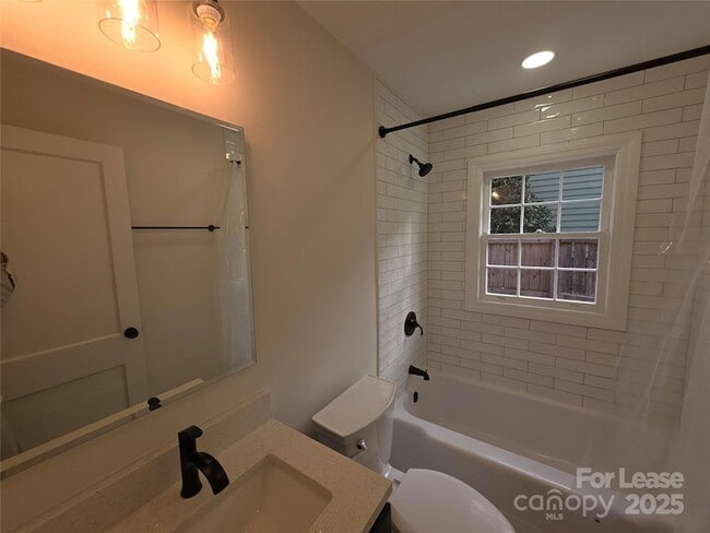 Building Photo - 1953 Woodcrest Ave