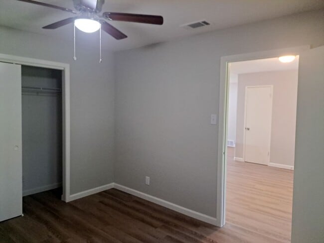 Building Photo - 4 Bedroom / 2 Bath / 2 Car Garage
