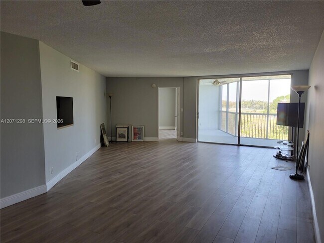 Building Photo - 3090 N Course Dr