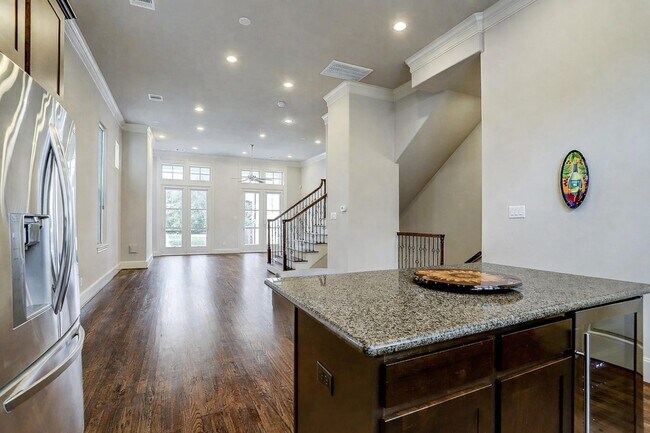 Building Photo - 10912 Wrenwood Park