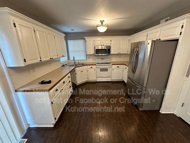 Building Photo - 625 NW Rosaceae Dr