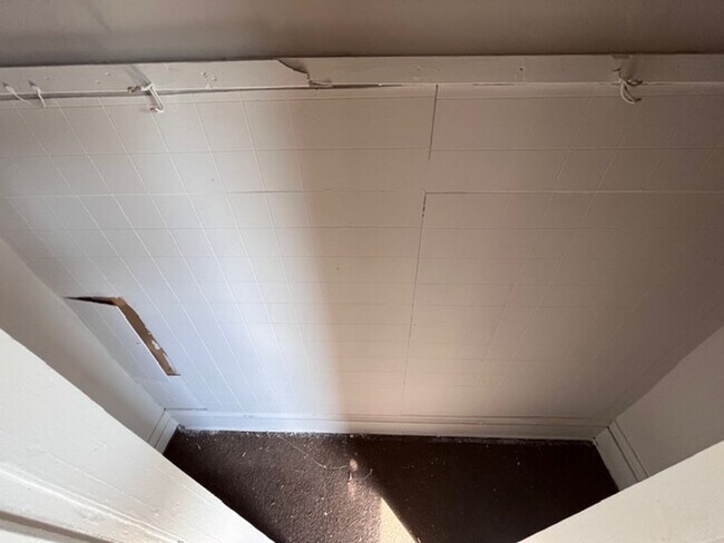 Building Photo - 4 Bed - 1.5 Bath - Single Family Home in Lorain