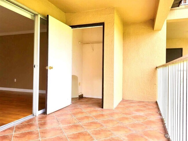 Building Photo - 13827 Fairway Island Dr