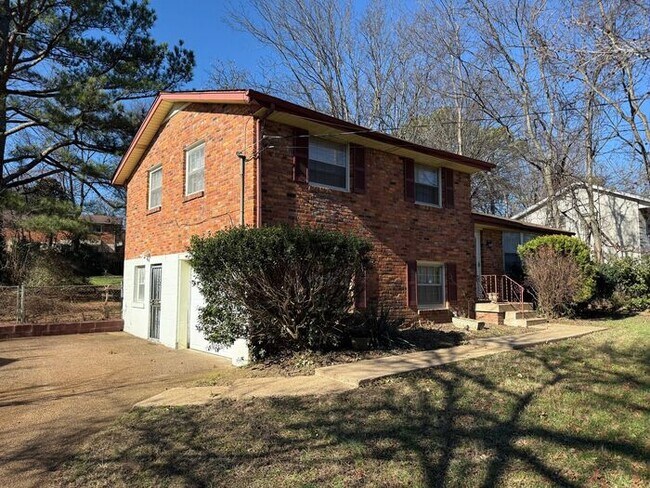 Building Photo - Renovated Multi-Story Brick House in East Nashville - Fenced in Yard
