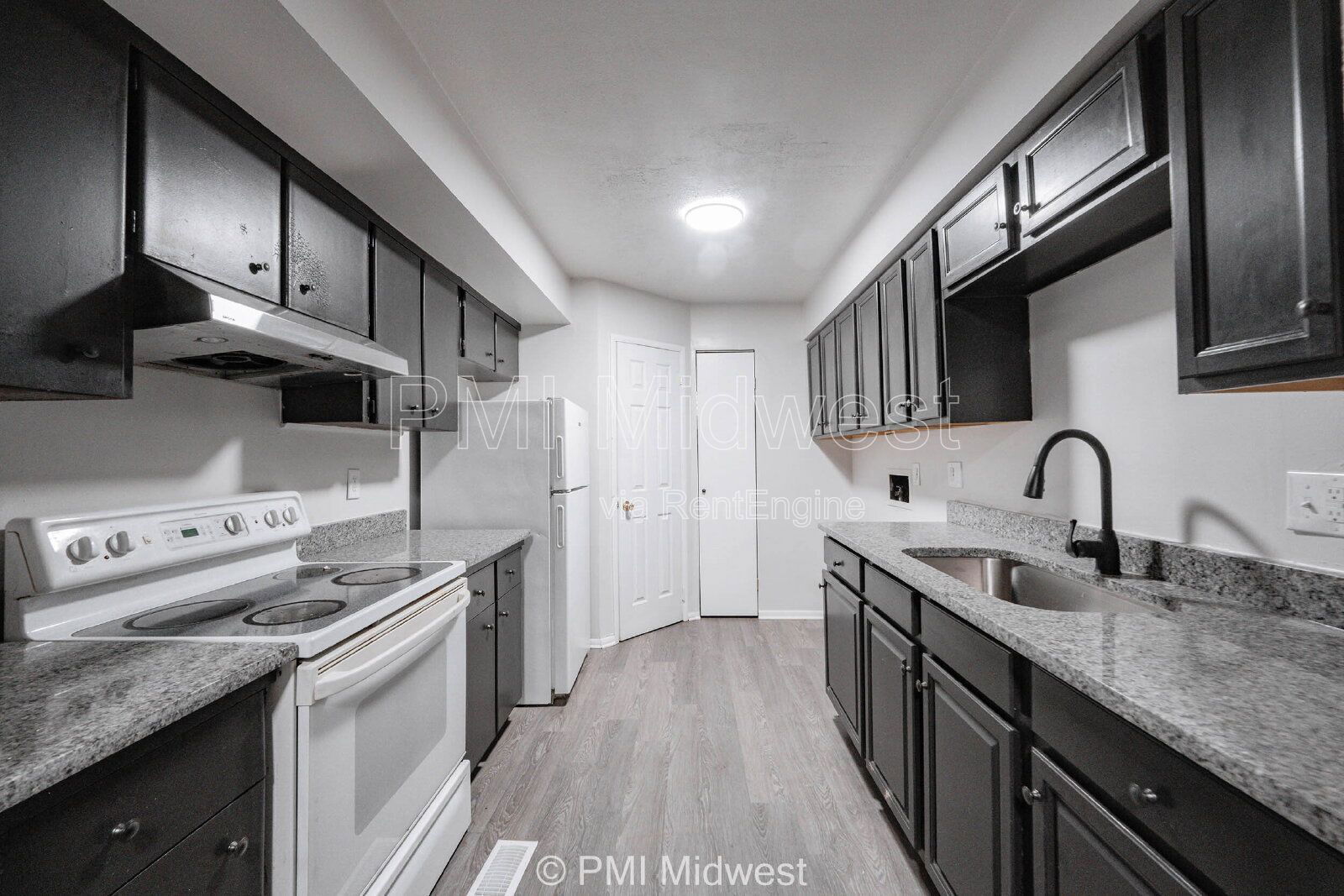 Building Photo - 6920 Chrysler St