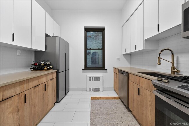 Building Photo - 407 West Dr