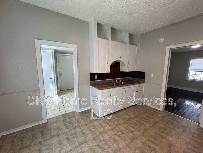 Building Photo - 115 SW 23rd St